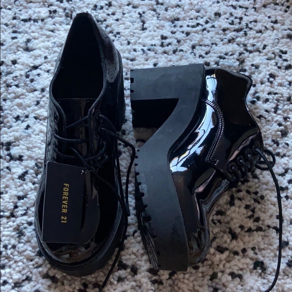 Black patent shoes